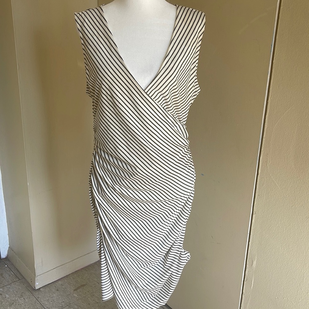 NWOT Leith Large Faux Wrap Off White and Black Shirred Above the Knee Dress